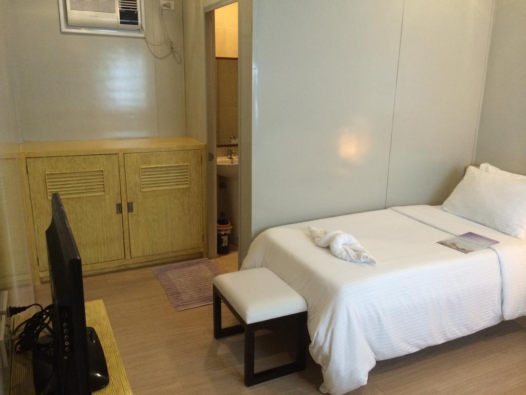 Shore Time Hotel - Annex Balabag  Bagian luar foto