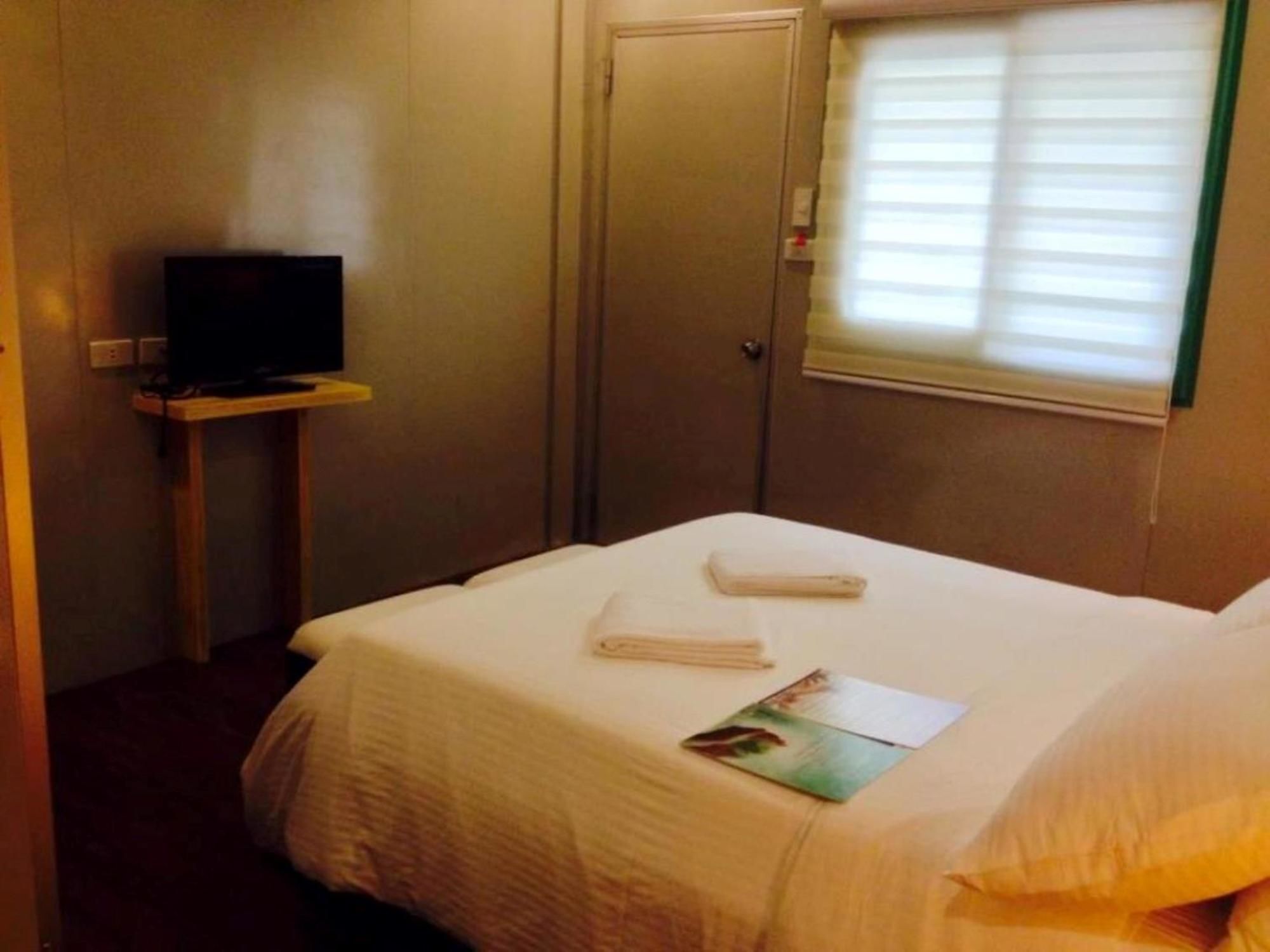 Shore Time Hotel - Annex Balabag  Bagian luar foto